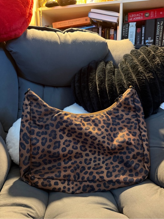 Canvelle Handbags - Canvelle NWOT Leopard Print Crossbody/Handbag